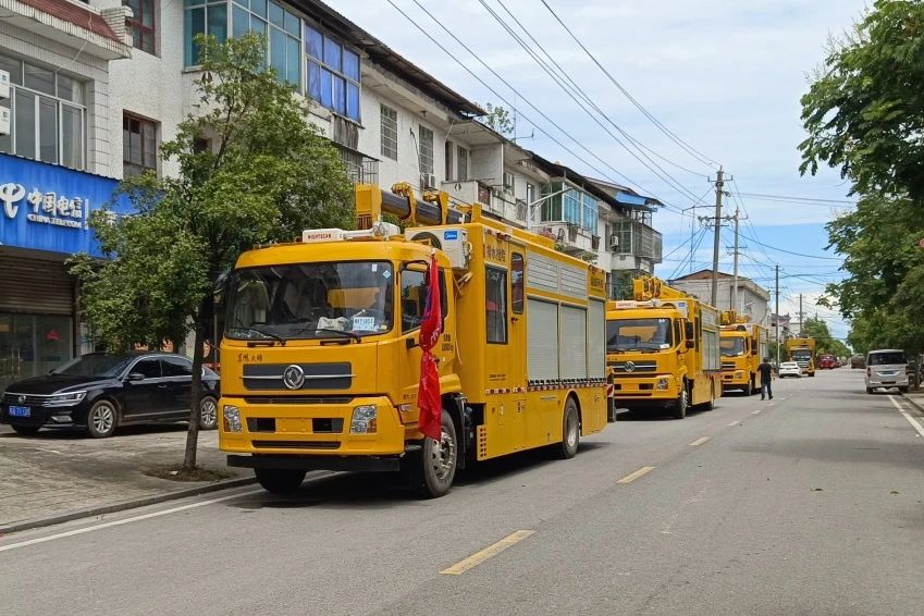 连续奋战又出发 ROYAL皇家88环境紧急驰援湘潭涓水决口
